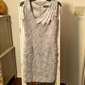 🌹🌹🌹BOGOHO 🌹🌹🌹Silver Rose Patterned Dress Beautiful Evening or Formal Dress